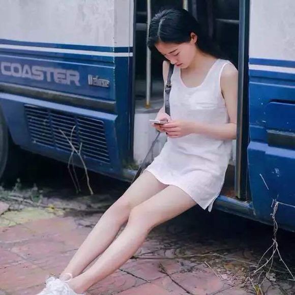 戴墨镜的女人